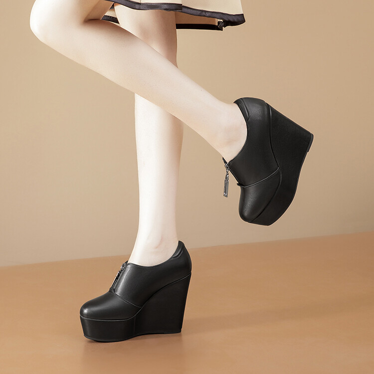 Women's Fashion Single Shoes in Top Grain Leather with Mid Wedge Heel - Image 2