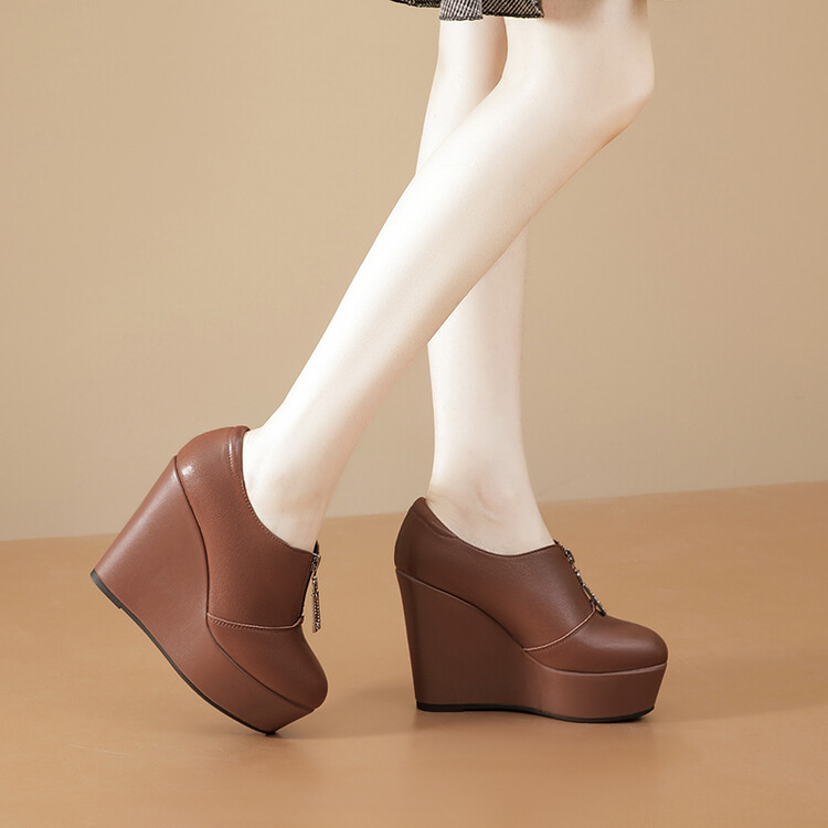 Women's Fashion Single Shoes in Top Grain Leather with Mid Wedge Heel - Image 5